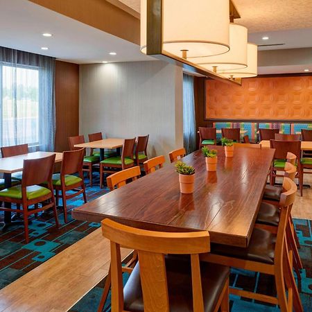 Fairfield Inn By Marriott Richmond New Paris Eksteriør billede
