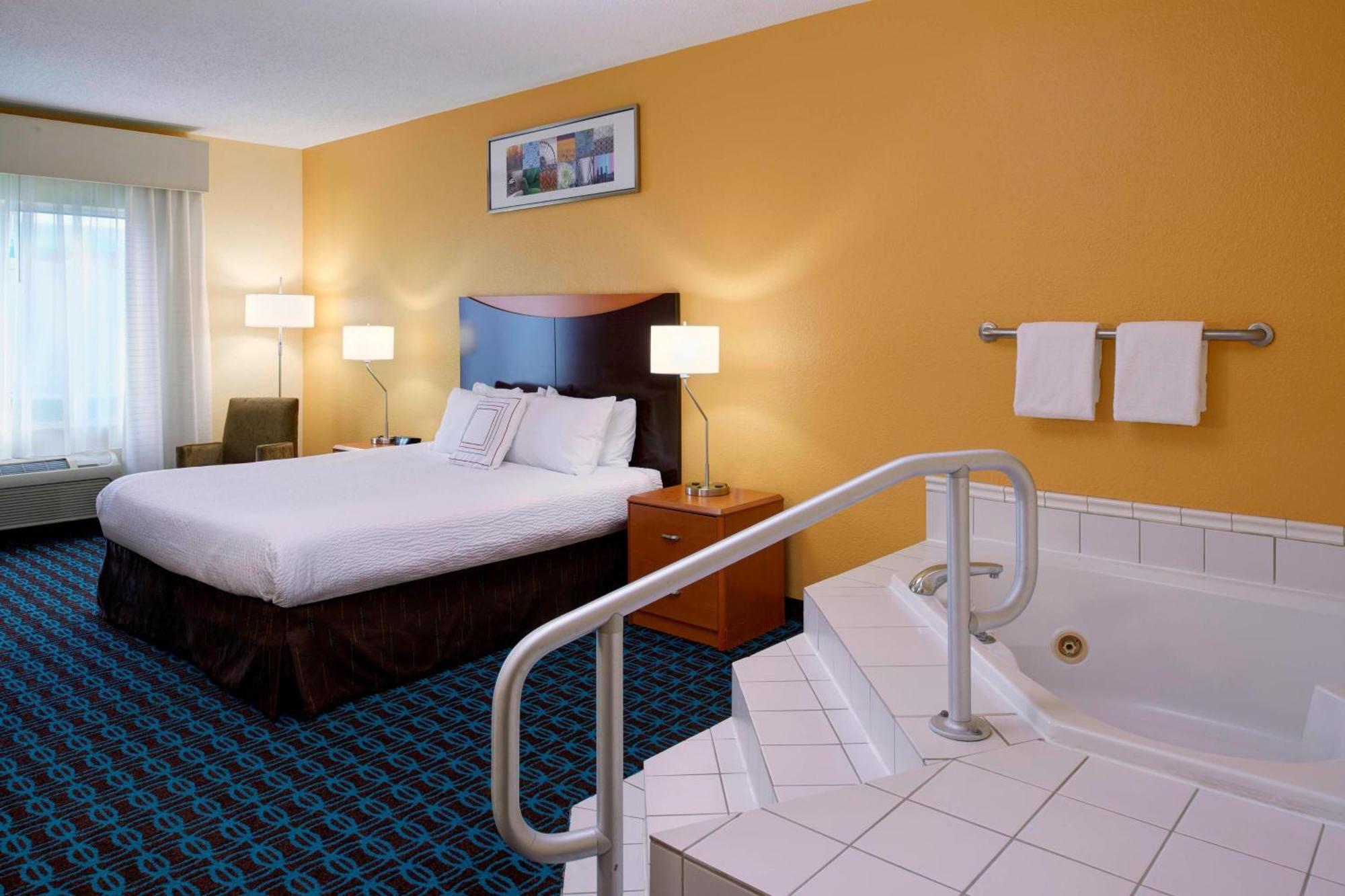 Fairfield Inn By Marriott Richmond New Paris Eksteriør billede