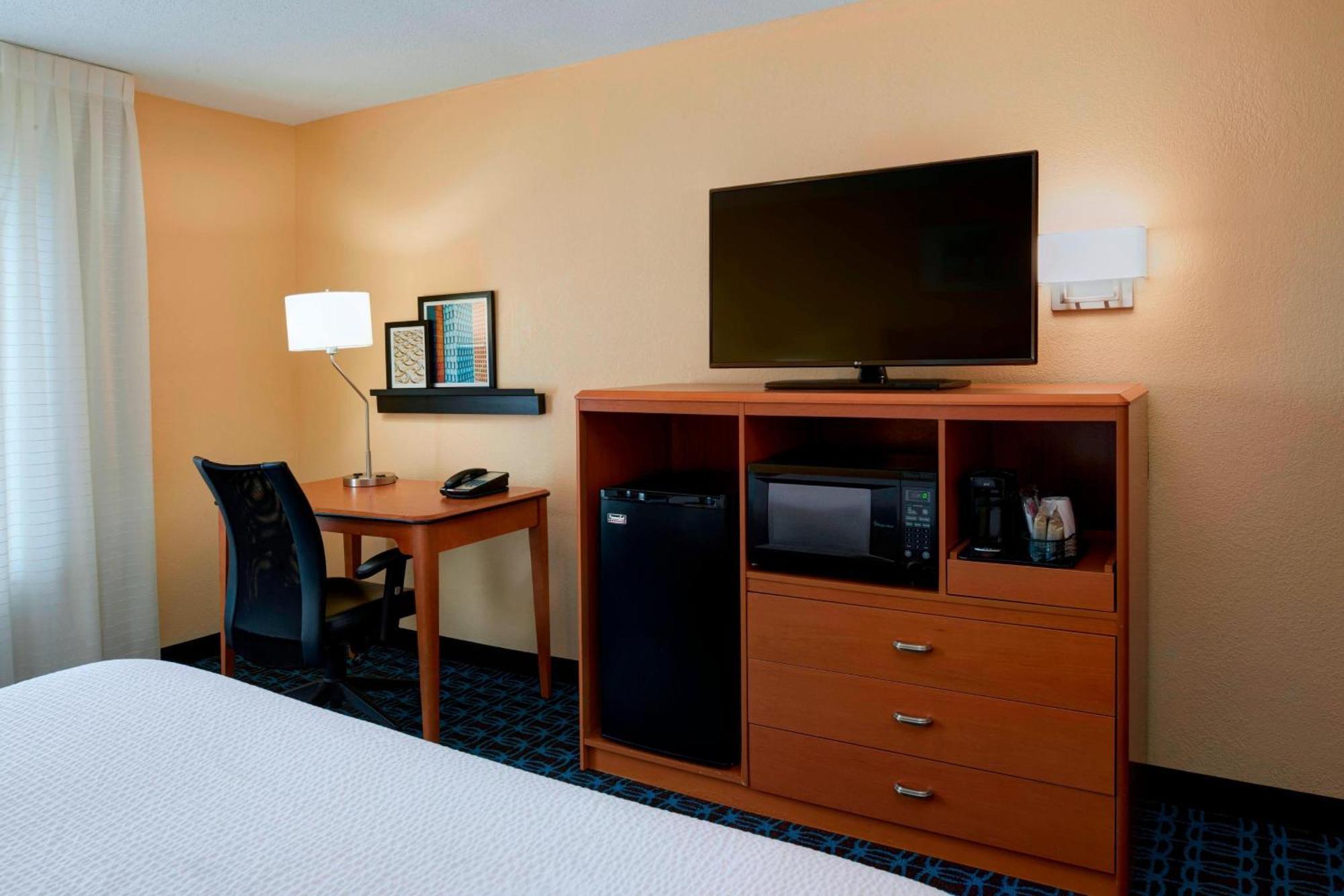 Fairfield Inn By Marriott Richmond New Paris Eksteriør billede