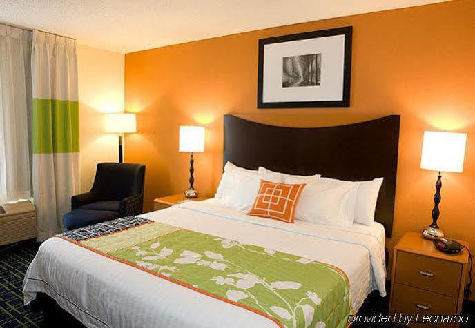 Fairfield Inn By Marriott Richmond New Paris Eksteriør billede
