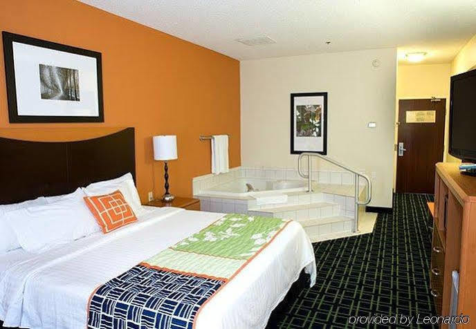 Fairfield Inn By Marriott Richmond New Paris Eksteriør billede