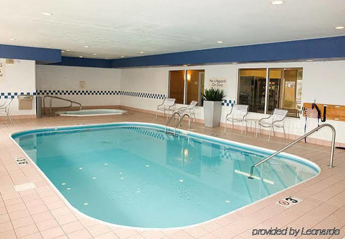 Fairfield Inn By Marriott Richmond New Paris Eksteriør billede